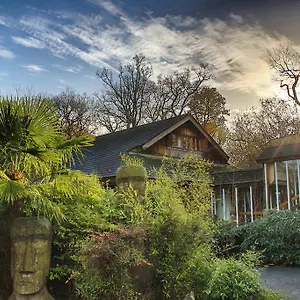 Marwell - A Bespoke 3* Winchester
